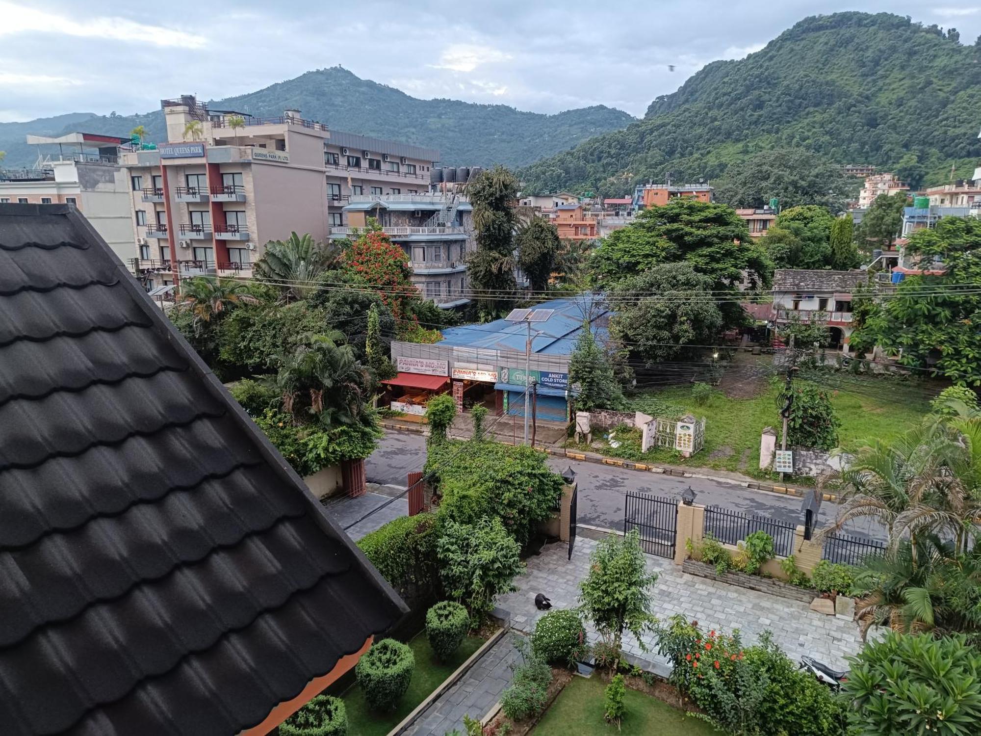 The Mountain House Hotel โพคารา ภายนอก รูปภาพ