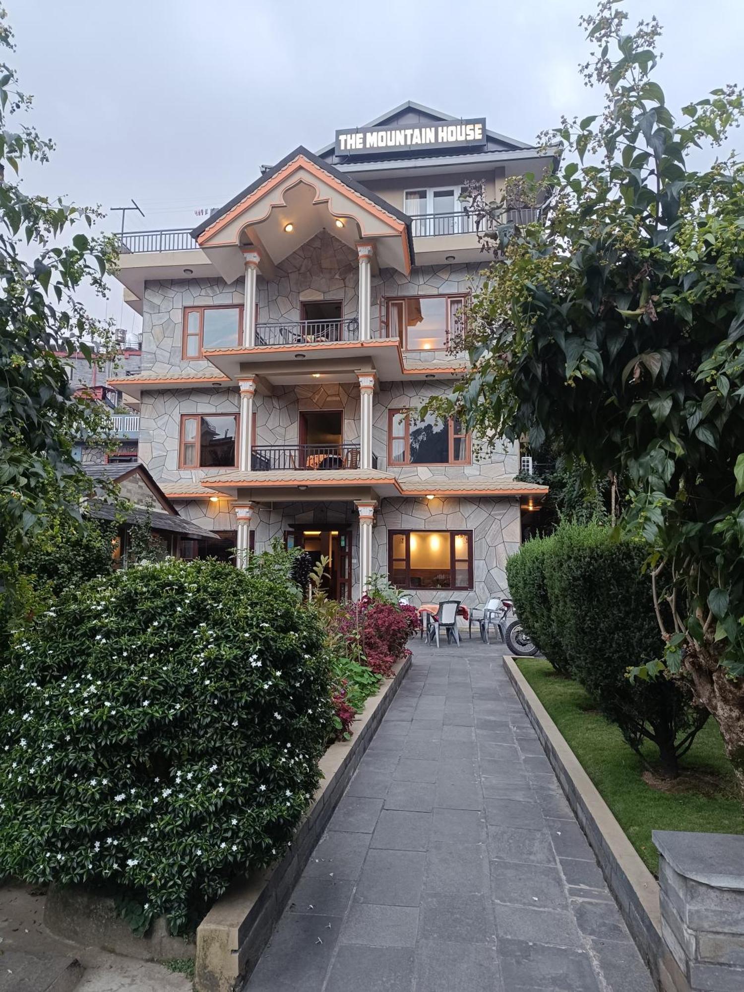 The Mountain House Hotel โพคารา ภายนอก รูปภาพ